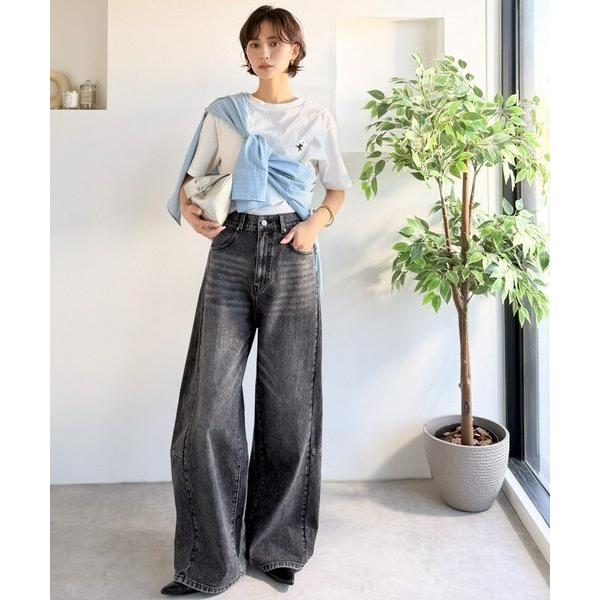 自然なカーブで美脚見え。抜け感たっぷりカーブラインデニムパンツ