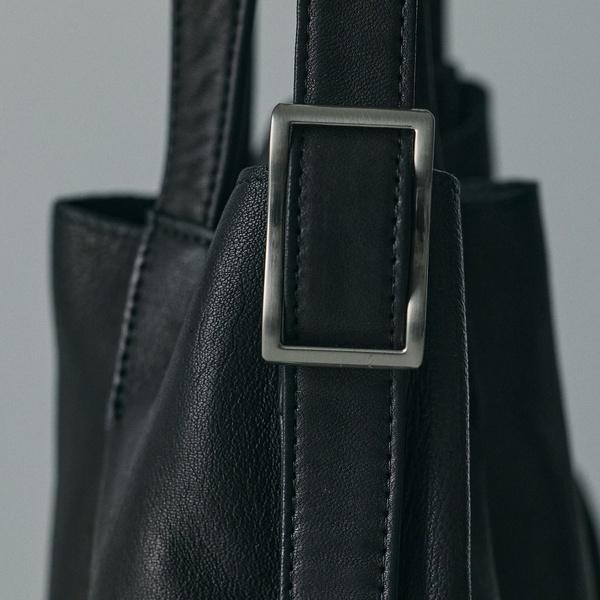 【UNISEX】UNCONSTRUCTED SHEEP TOTE BAG / アの画像