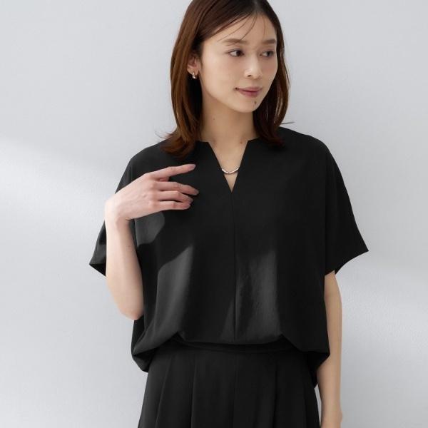 UNTITLED リラクシーキーVネックブラウス　新品未使用タグ付 UNTITLED（アンタイトル） 【セットアップ可UVカット接触冷感UVカット