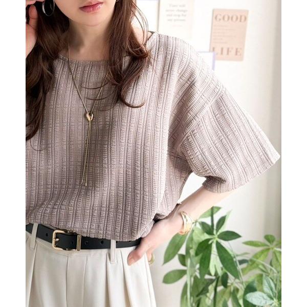 ラフなのに品よく見える。軽やかぽこぽこフクレジャガードトップス