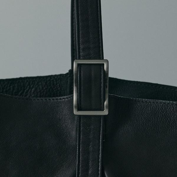 【UNISEX】UNCONSTRUCTED SHEEP ONE HAND BAGの画像