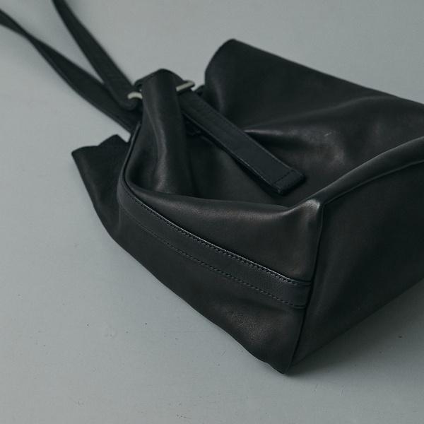 【UNISEX】UNCONSTRUCTED SHEEP ONE HAND BAGの画像