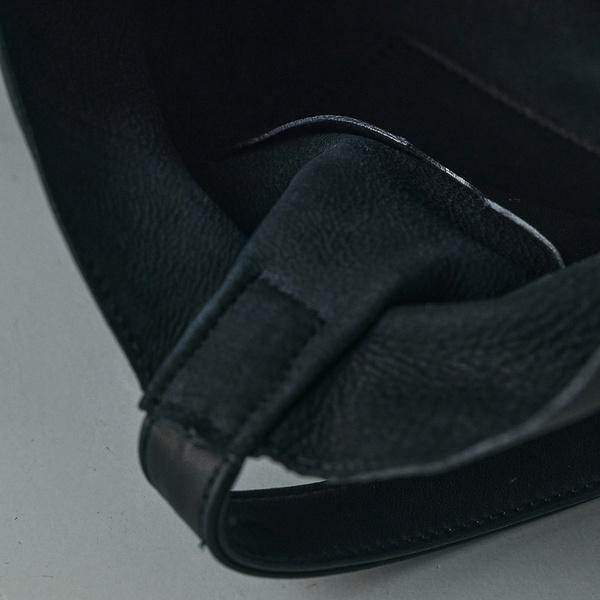 【UNISEX】UNCONSTRUCTED SHEEP ONE HAND BAGの画像