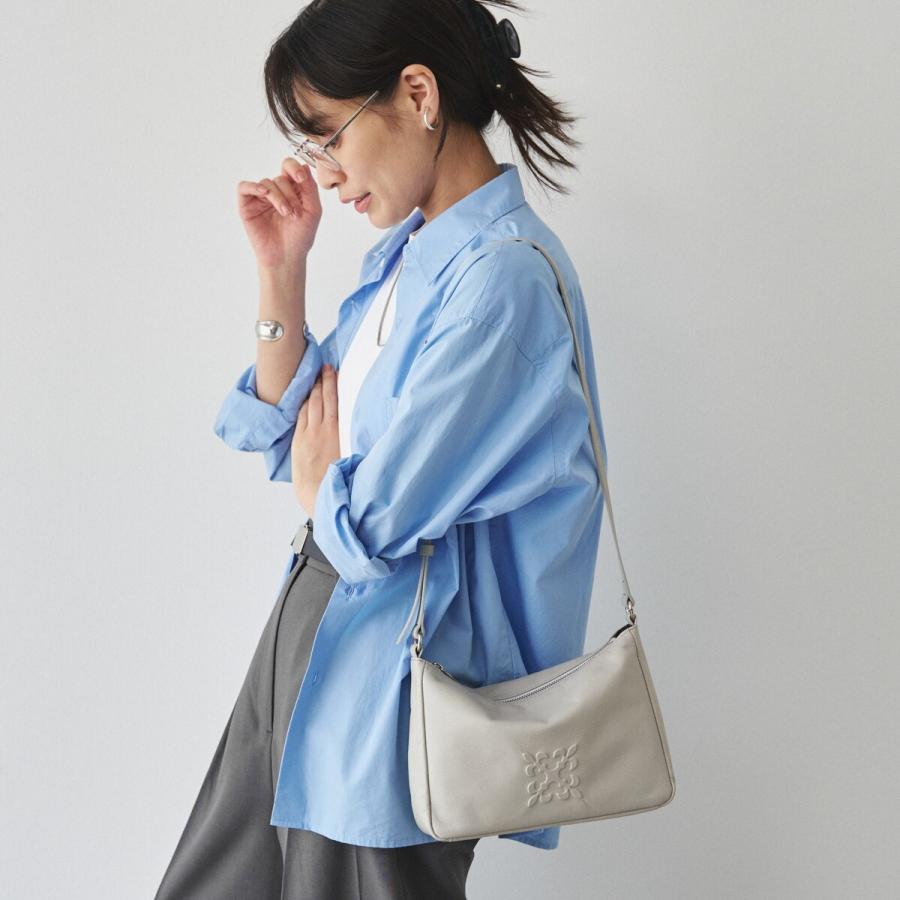 russet（ラシット） 《本革/270g》エンボスモノグラムショルダーバッグ
