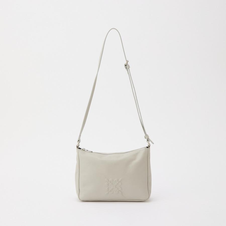russet（ラシット） 《本革/270g》エンボスモノグラムショルダーバッグ