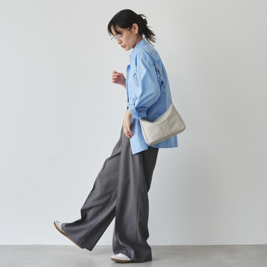 russet（ラシット） 《本革/270g》エンボスモノグラムショルダーバッグ