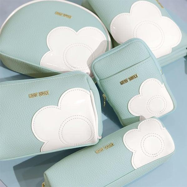 MARY QUANT（マリークヮント） シュリンクデイジーパッチ 3ポケット 