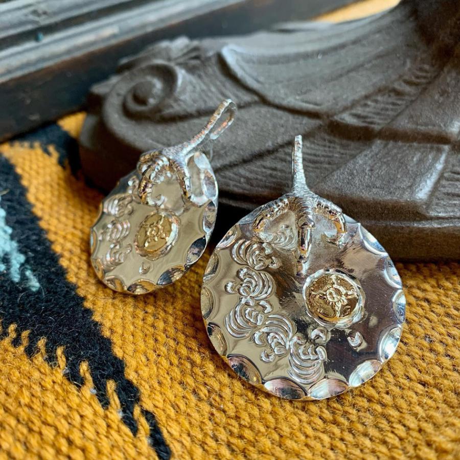 ファーストアローズ K18付 浮きカラ草彫りコンチョ 楽天市場】ポイント2倍!!ファーストアローズ K18付 浮きカラ草