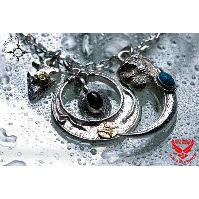 ポイント2倍!! ファーストアローズ K18付+ブラックスター付きハート