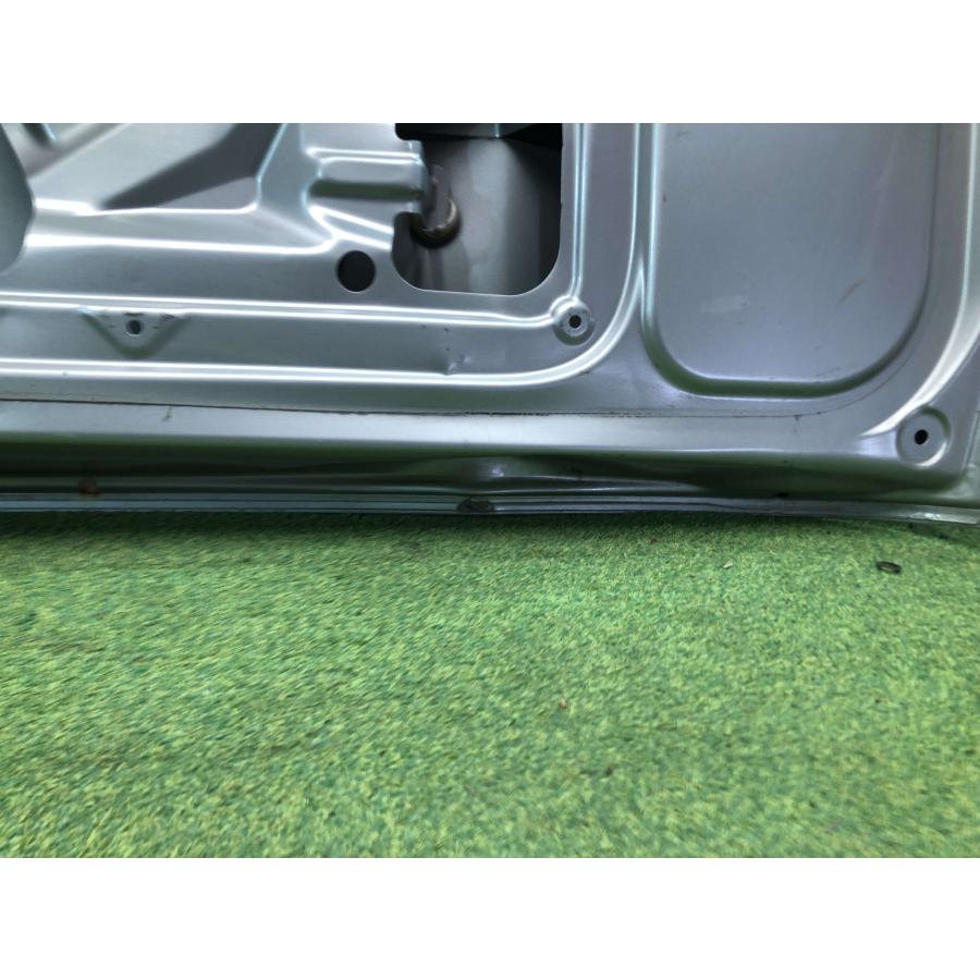 スズキ　エブリイ　エブリィ　DA17V バックドア リアゲート スズキ エヴリィ DA17V のバックドア （テールゲート）とリヤ