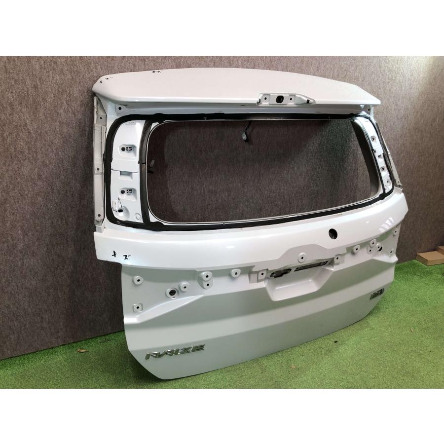 ライズ　 A200A リアゲート　67149-B1180 (8) ライズ A200A/A210A ロッキー 純正 バックドア リアゲート 67149-B1180