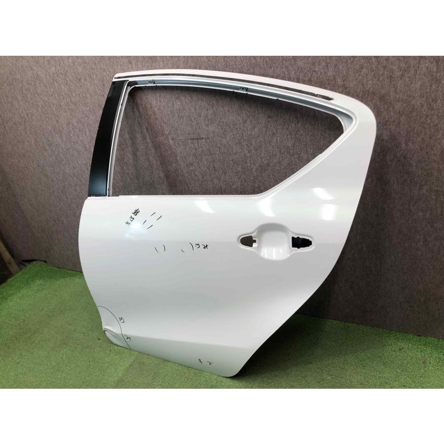 トヨタ 純正 アクア NHP10 左 リアドア : 拓海商事ヤフー店 - 通販