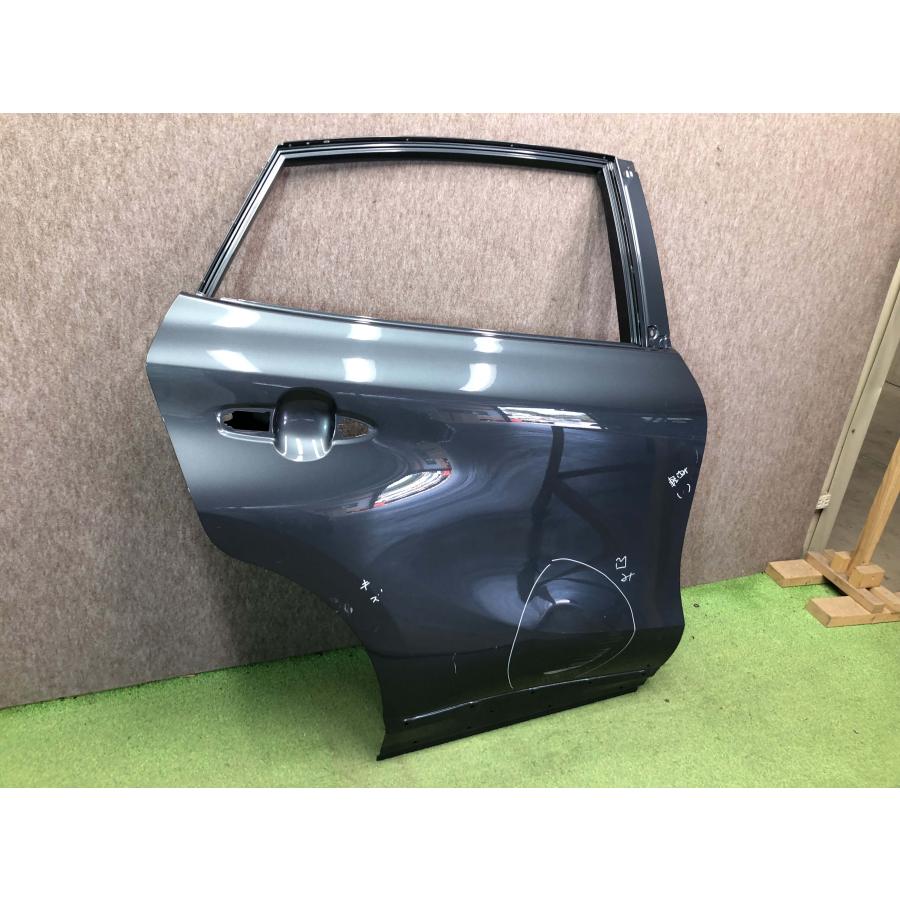 MXUA80/MXUA85/AXUH80/AXUH85 ハリアー ハイブリッド 純正 右 リアドア