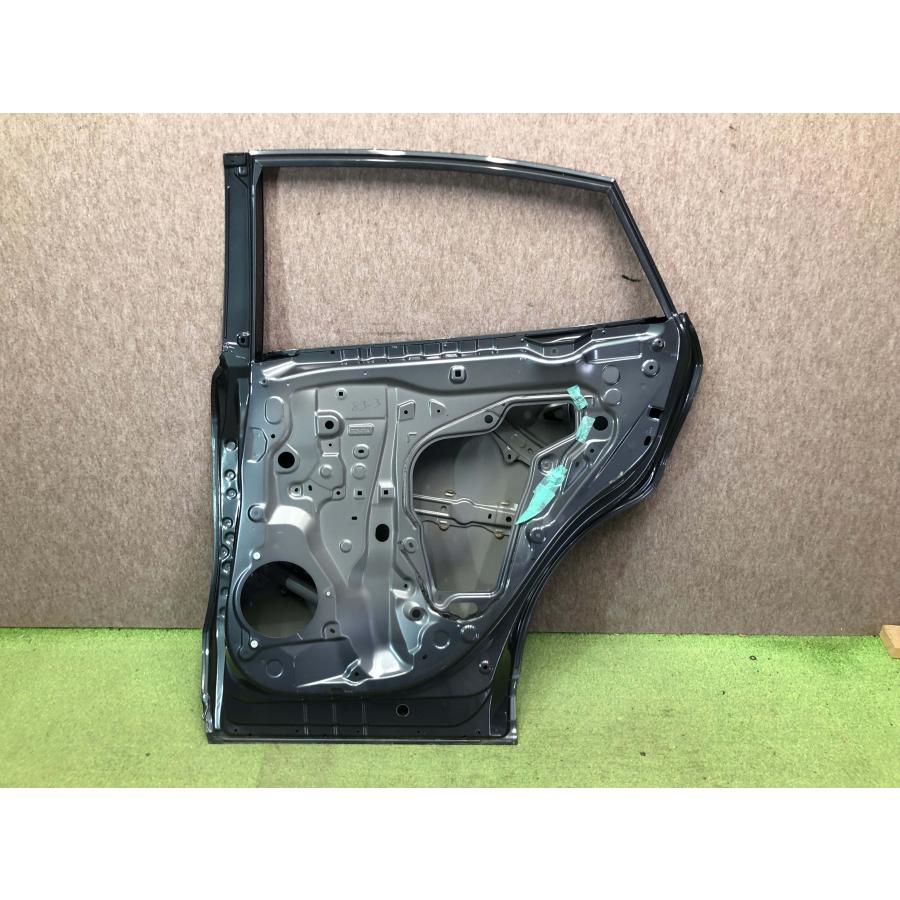 【新品未使用】トヨタ 新型ハリアー MXUA80 MXUA85 ハリアーハイブリッド AXUH80 AXUH85 80系 フロアマット カーマット フロアーマット フロアーシートカバー パーツ　kyk4r MXUA80/MXUA85/AXUH80/AXUH85 ハリアー ハイブリッド 純正 右 リアドア
