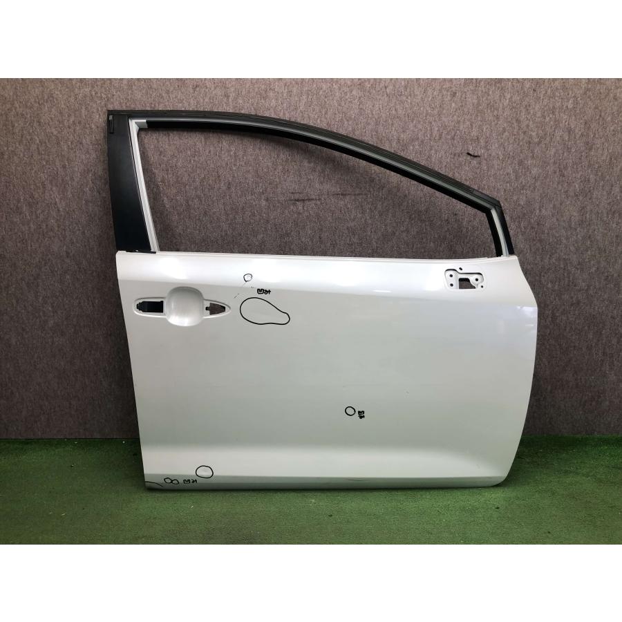 トヨタ カローラツーリング 210系 純正 右フロントドア NRE210/ZWE211