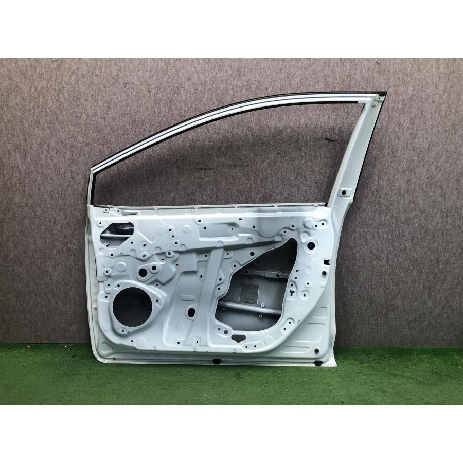 トヨタ カローラツーリング 210系 純正 右フロントドア NRE210/ZWE211