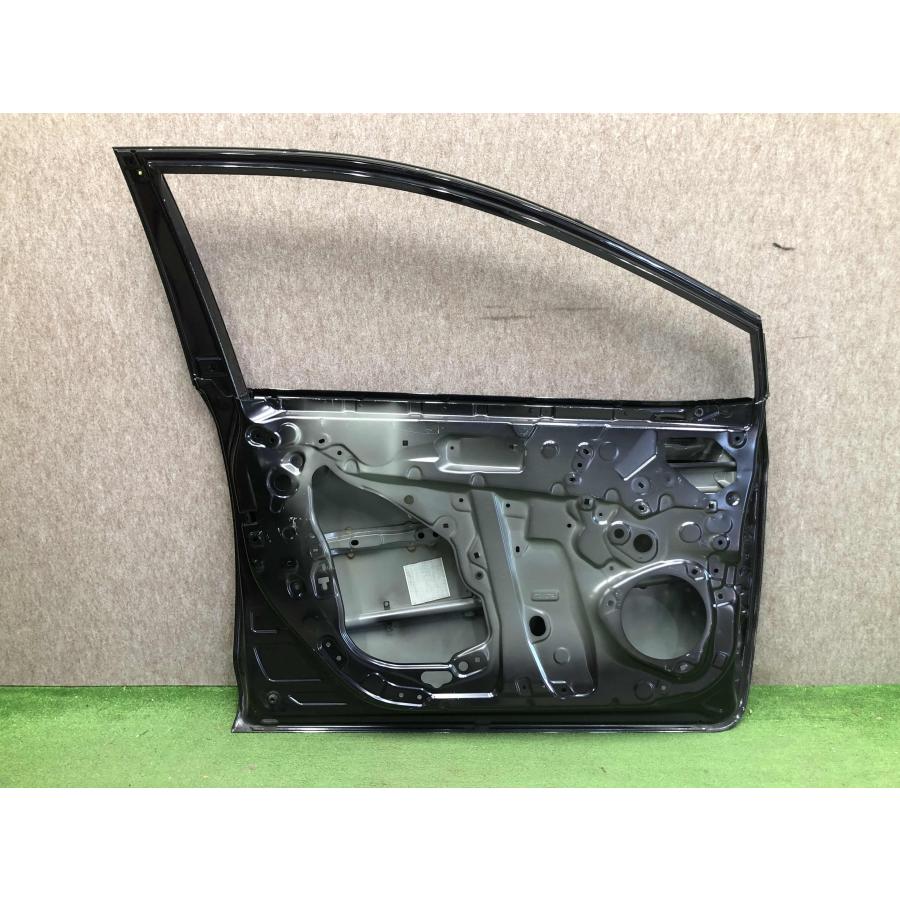 カローラツーリング内張り左フロントドア トヨタ カローラツーリング 210系 左 フロントドア NRE210/ZRE212