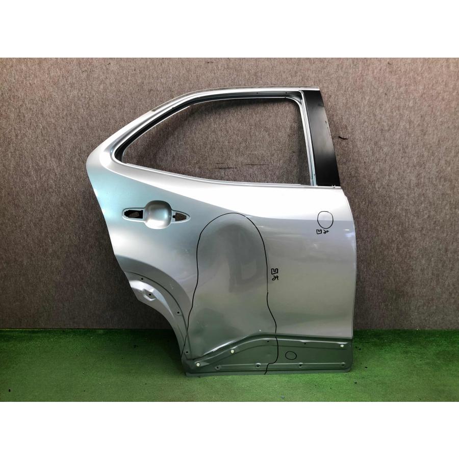 トヨタ ヤリスクロス MXPB10 純正 右リアドア MXPB10/MXPB15 MXPJ10
