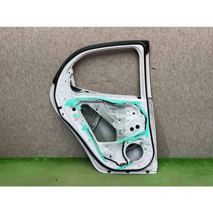 トヨタ ヤリス MXPH10 純正 左リアドア MXPH10/MXPH15/MXPA10/MXPA15