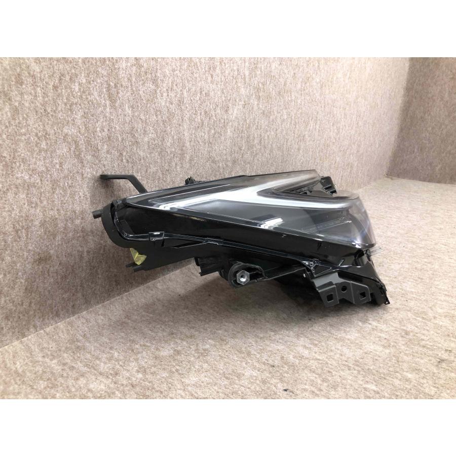 磨き済み トヨタ プリウス MXWH60/65 ZVW60 純正 右 LED ヘッドライト