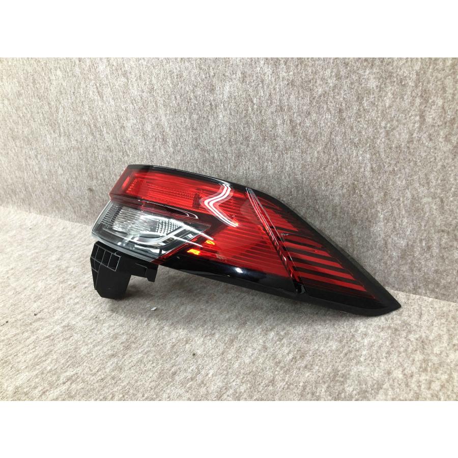 美品 磨き済み LED ZSG10 カローラクロス 右 テールライト HASCO 16