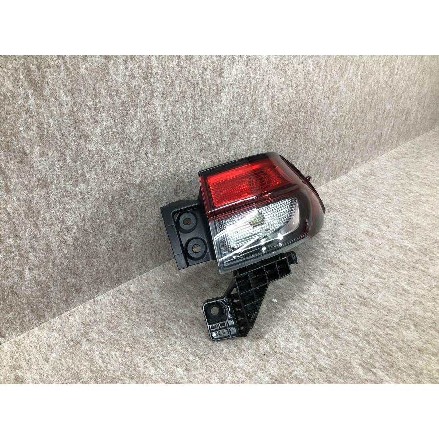 美品 磨き済み LED ZSG10 カローラクロス 右 テールライト HASCO 16