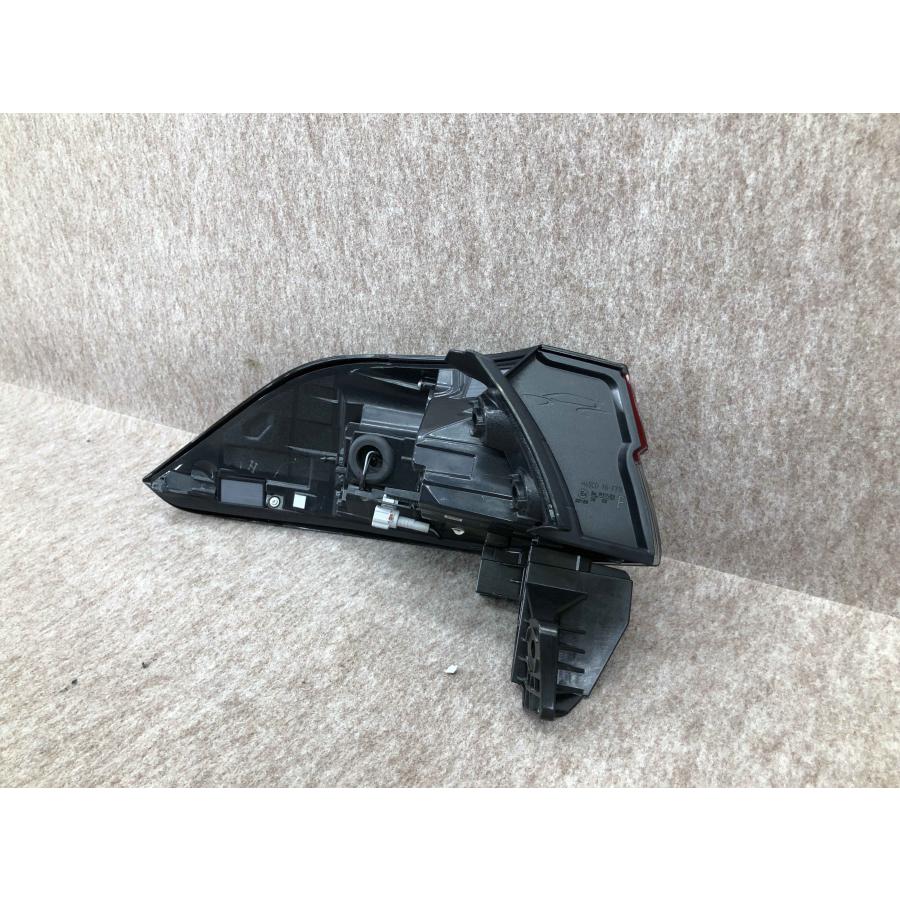 美品 磨き済み LED ZSG10 カローラクロス 右 テールライト HASCO 16