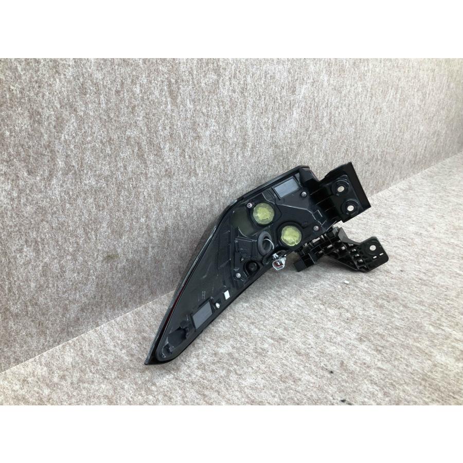 美品 磨き済み LED ZSG10 カローラクロス 右 テールライト HASCO 16