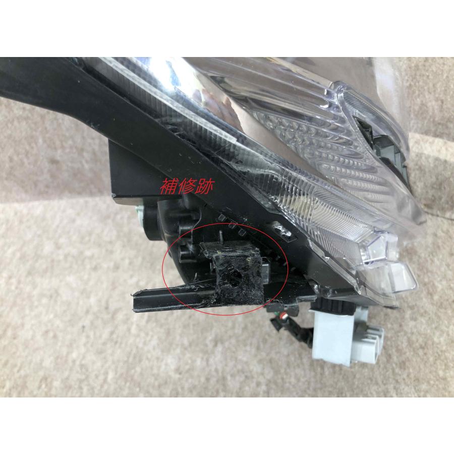 レンズ美品 磨き済み エスクァイア 80 後期 純正 LED ヘッドライト 右