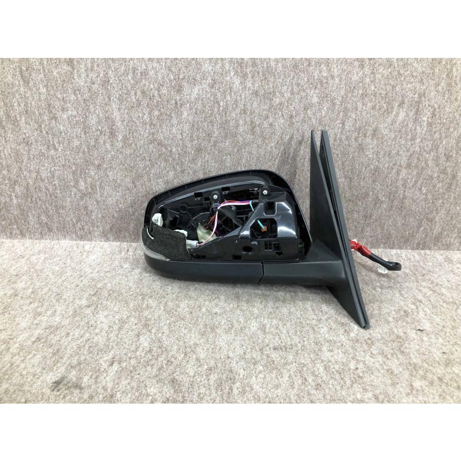 トヨタ ノア/ヴォクシー ZWR90W/ZWR95W/MZRA90W 046025 7P 右