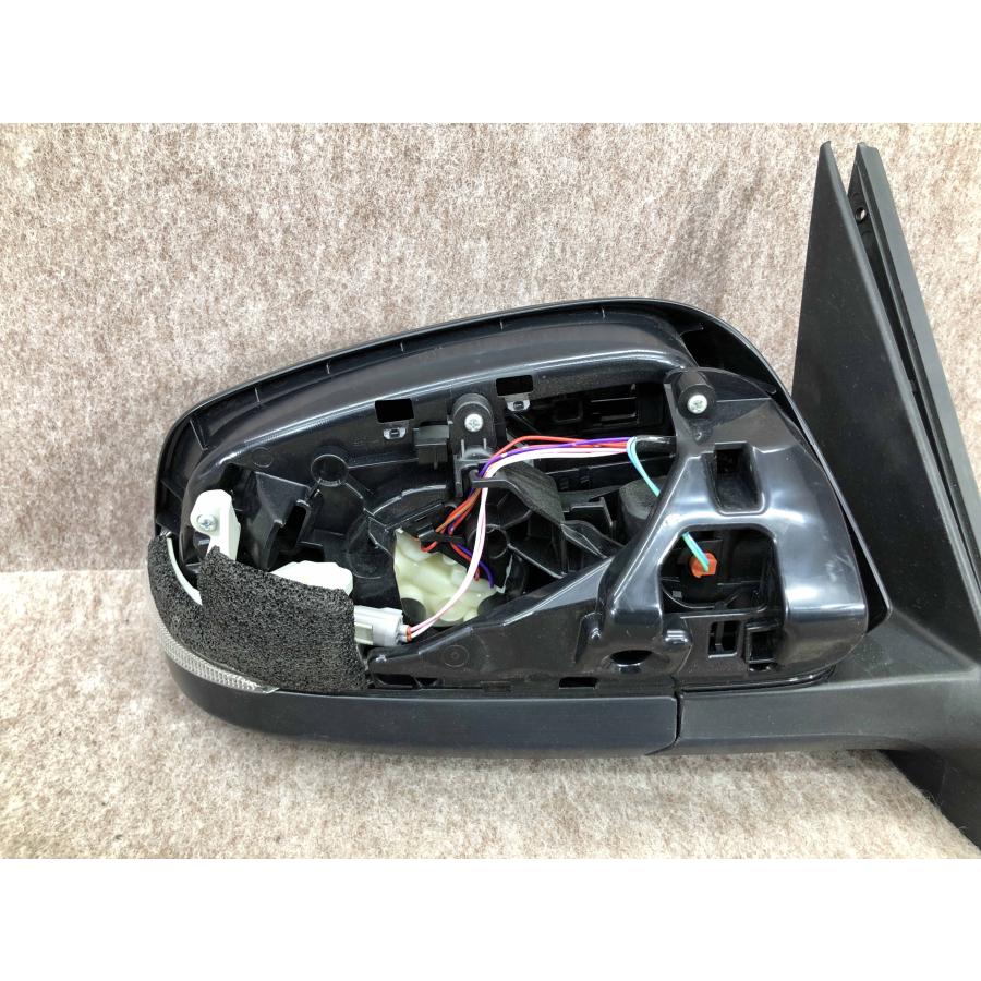 トヨタ ノア/ヴォクシー ZWR90W/ZWR95W/MZRA90W 046025 7P 右