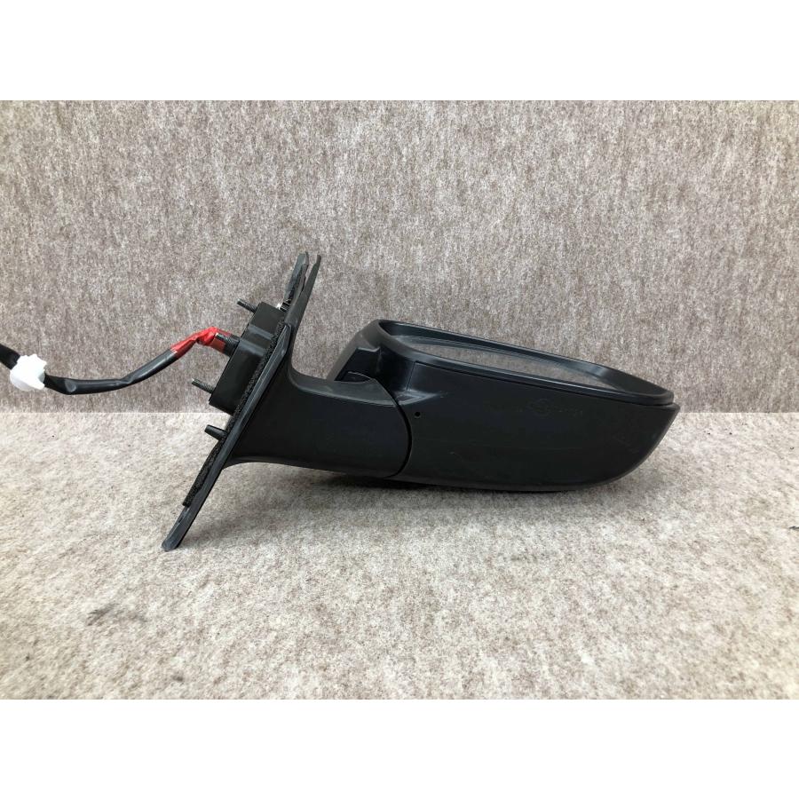 トヨタ ノア/ヴォクシー ZWR90W/ZWR95W/MZRA90W 046025 7P 右