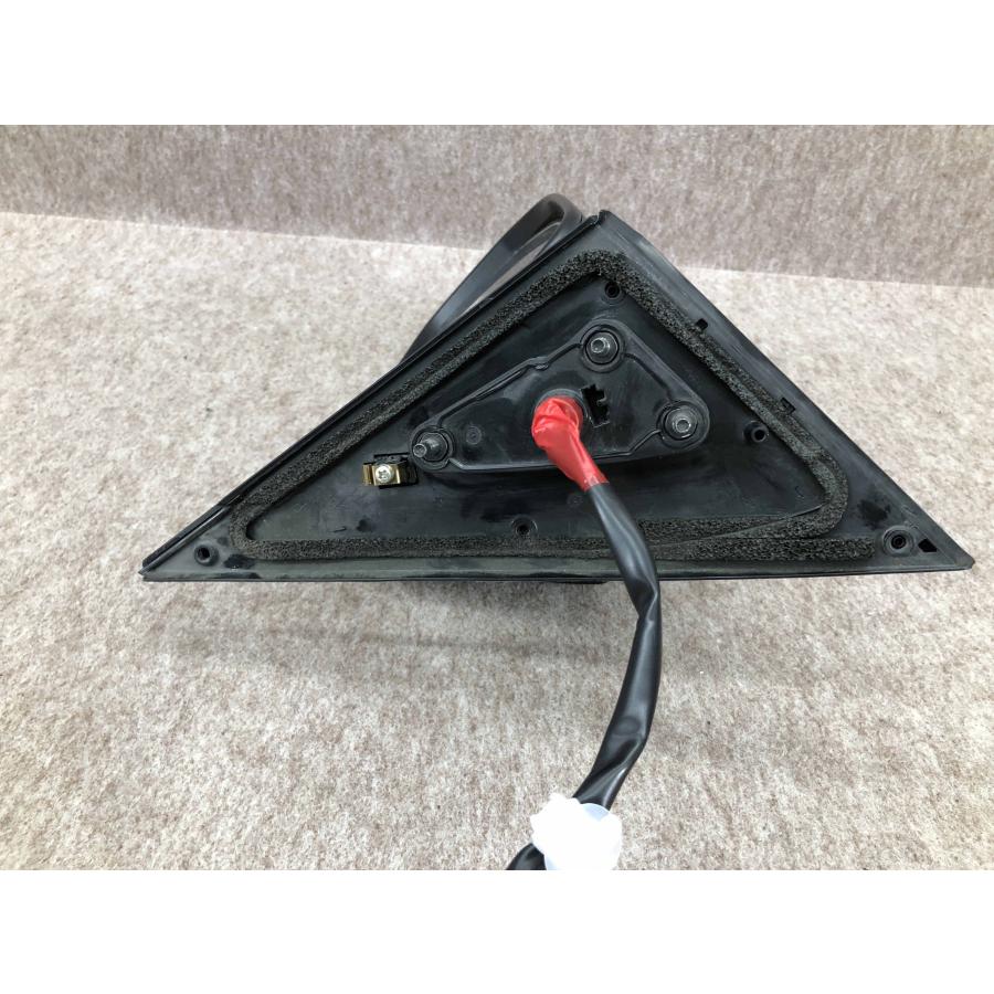 トヨタ ノア/ヴォクシー ZWR90W/ZWR95W/MZRA90W 046025 7P 右