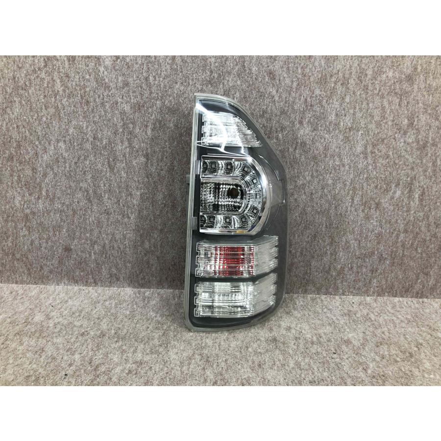 美品 磨き済み トヨタ ヴォクシー 後期 ZRR70W 純正 右 テールランプ 