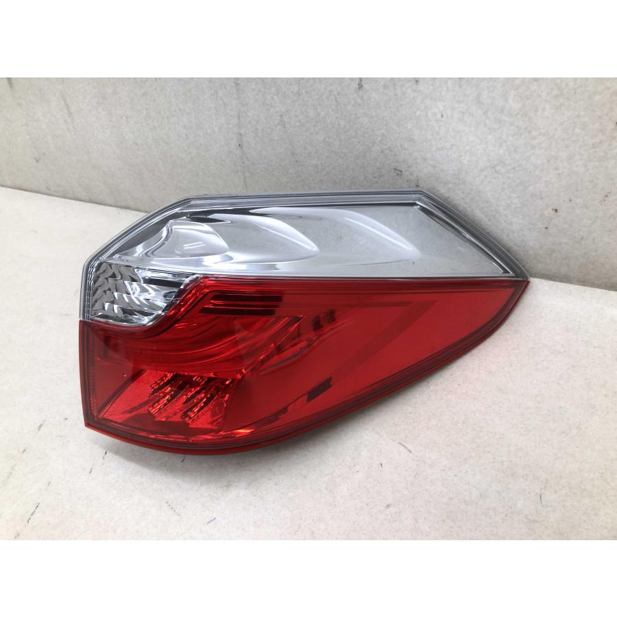 美品 磨き済み シャトル ハイブリッド H/V GP7 GP8 純正 左 テール