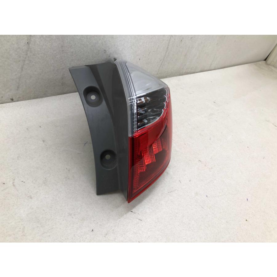 美品 磨き済み シャトル ハイブリッド H/V GP7 GP8 純正 左 テール