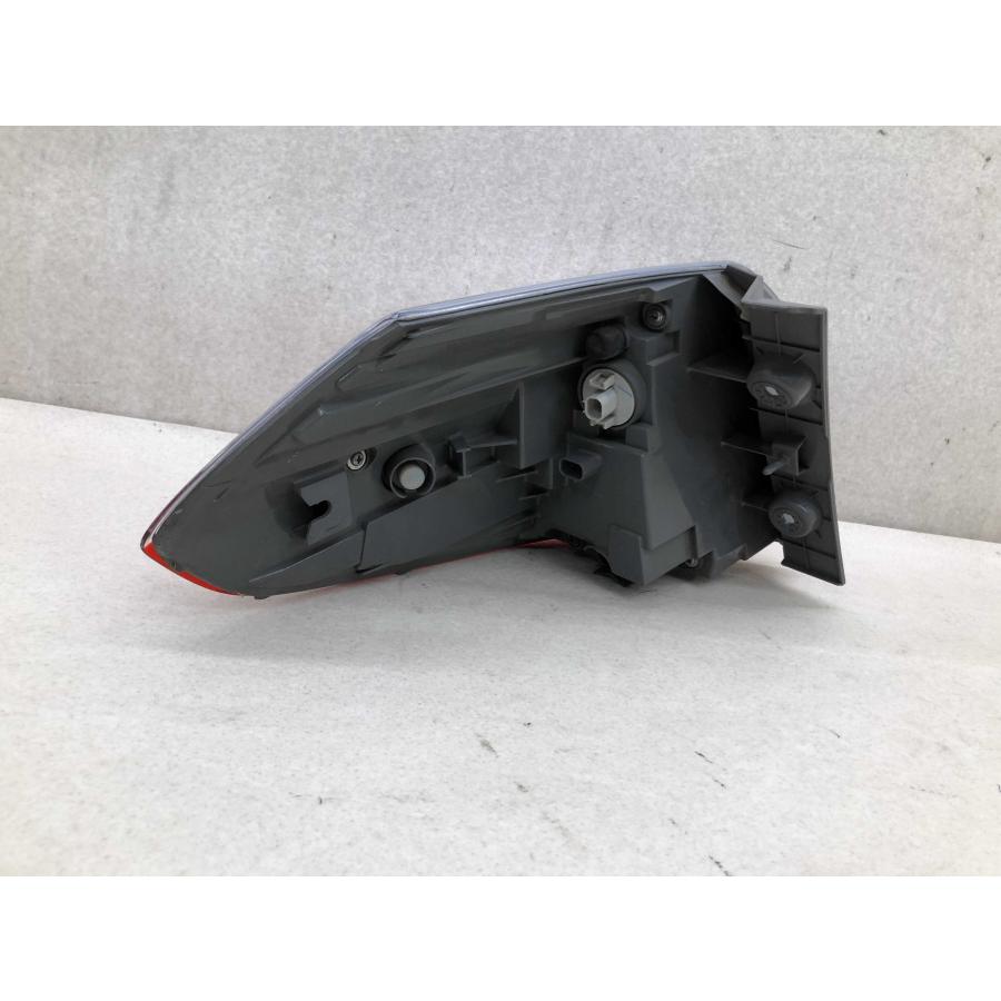 美品 磨き済み シャトル ハイブリッド H/V GP7 GP8 純正 左 テール