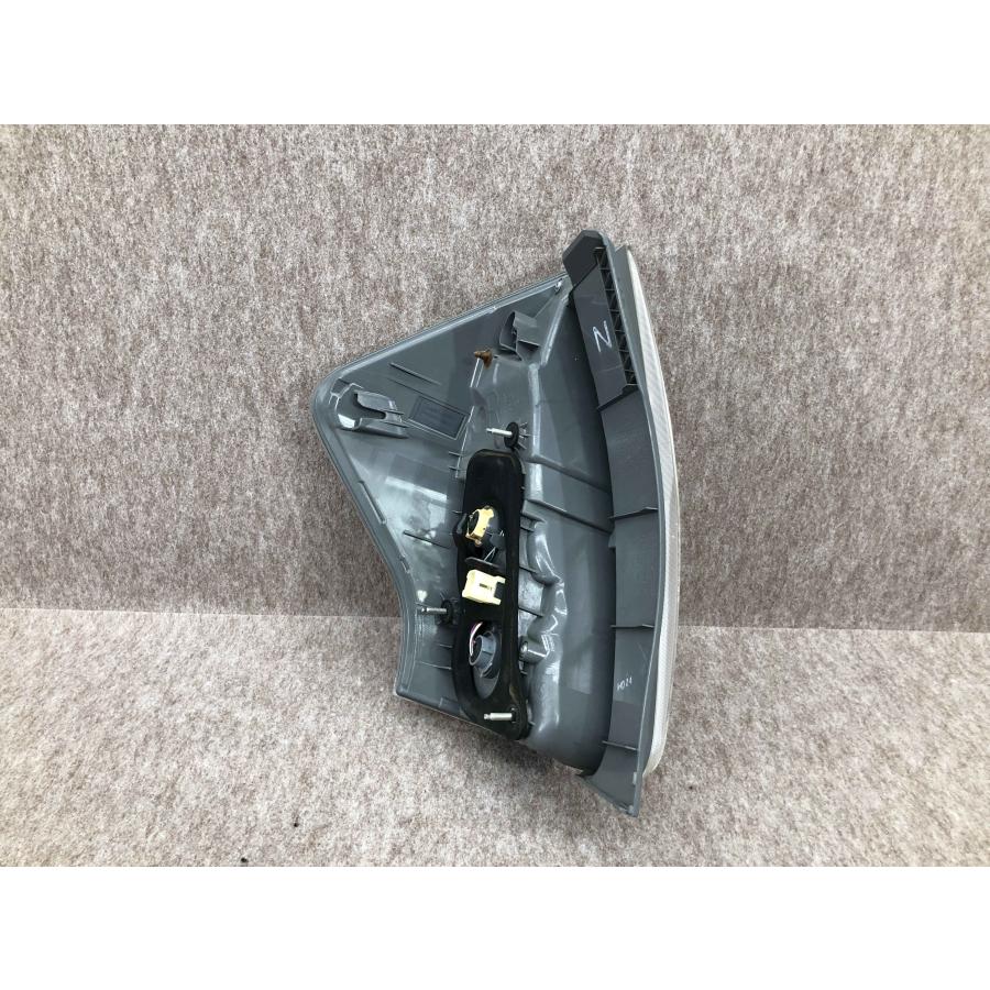 磨き済み トヨタ プリウスα ZVW41 右 テールライト STANLEY 47-69
