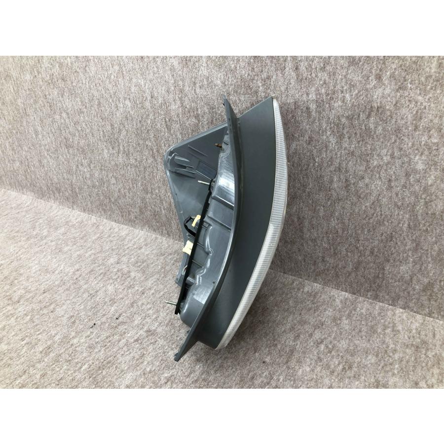 磨き済み トヨタ プリウスα ZVW41 右 テールライト STANLEY 47-69