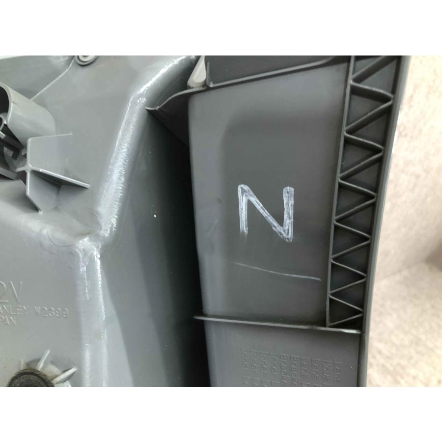 磨き済み トヨタ プリウスα ZVW41 右 テールライト STANLEY 47-69