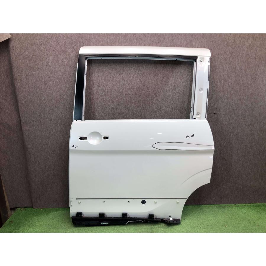 リア左スライドドア トヨタ ノア/ヴォクシー 90系 純正 左リアドア/左スライドドア ZWR90W