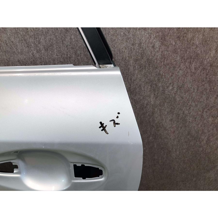 ZVW40 ZVW41 プリウスα 純正 左 リアドア : 拓海商事ヤフー店 - 通販