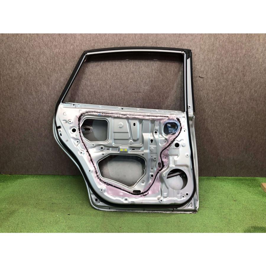 ZVW40 ZVW41 プリウスα 純正 左 リアドア : 拓海商事ヤフー店 - 通販