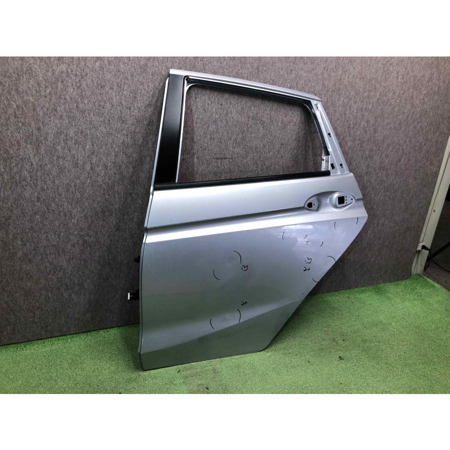 小凹み　擦り傷あり　フィット3　GK GP 5 6 後期　フロントバンパー　中古 ホンダ フィット GK GP GK3 GK4 GK5 GK6 GP5 GP6 純正 左 リアドア