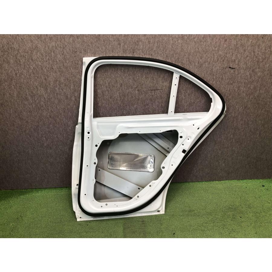 ☆MB☆ ベンツ リアドア右 C クラス DBA-204241 ベンツ W205 Cクラス 右 リアドア A2057320210 : 拓海商事ヤフー店