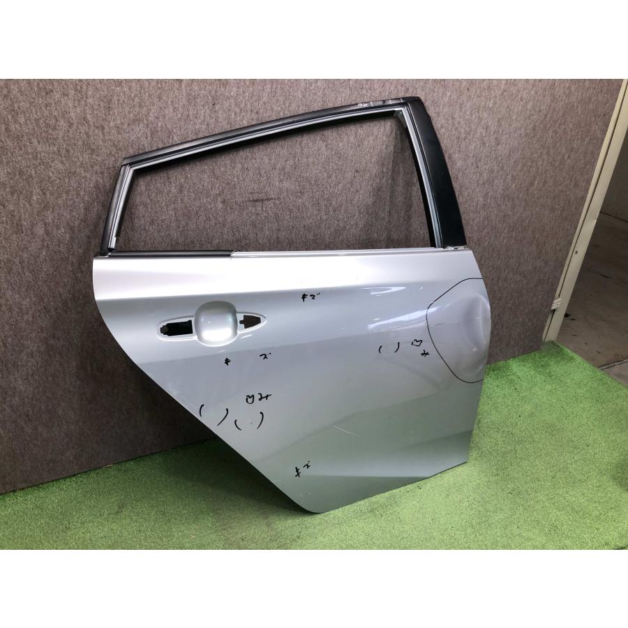 50プリウス　右リアドア ZVW50/ZVW51/ZVW55/ZVW52 プリウス/プリウスPHV 純正 右リアドア