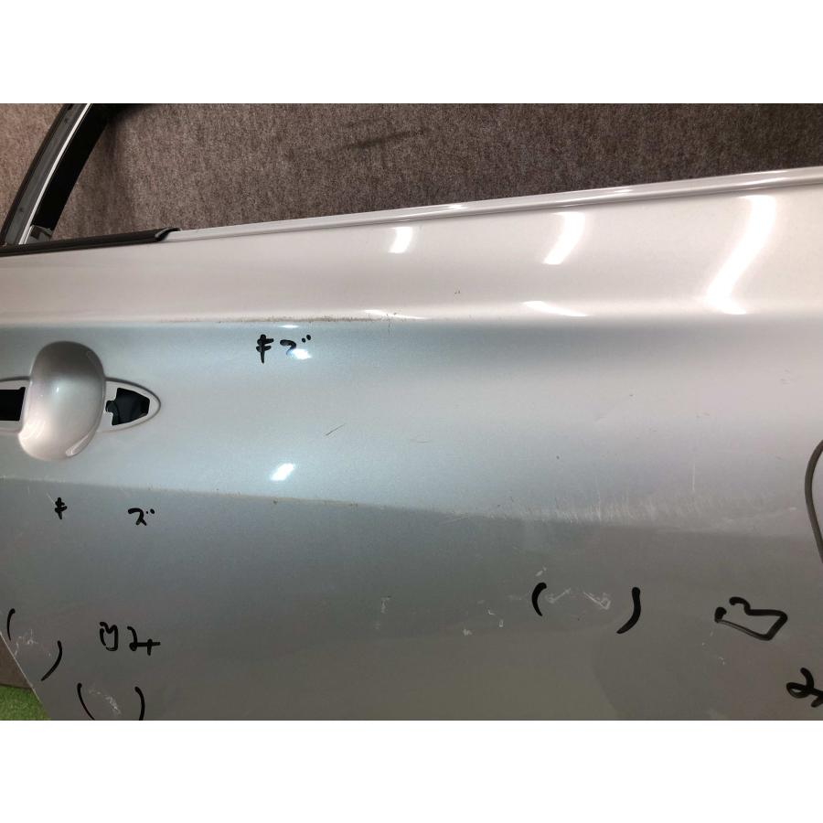 ZVW50/ZVW51/ZVW55/ZVW52 プリウス/プリウスPHV 純正 右リアドア
