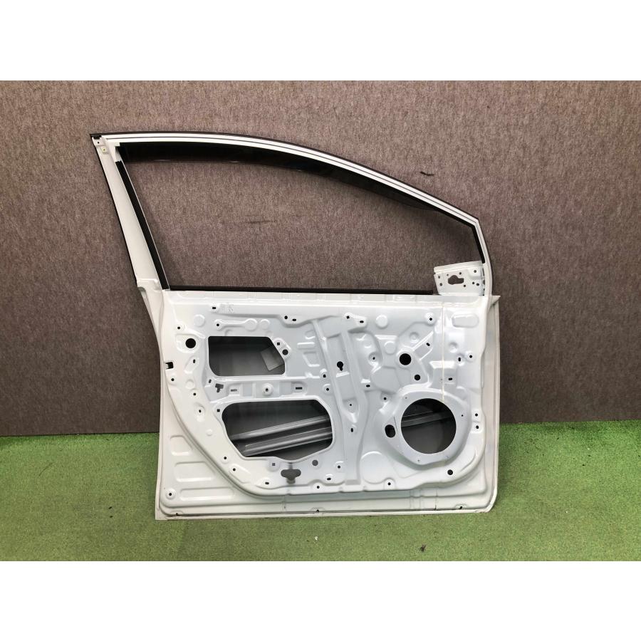 ZVW50/ZVW51/ZVW55/ZVW52 プリウス/プリウスPHV 純正 左 フロントドア