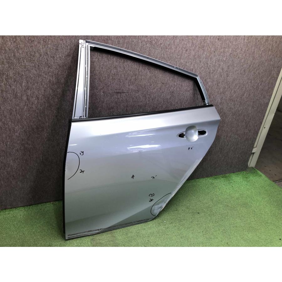 ZVW50/ZVW51/ZVW55/ZVW52 プリウス/プリウスPHV 純正 左リアドア