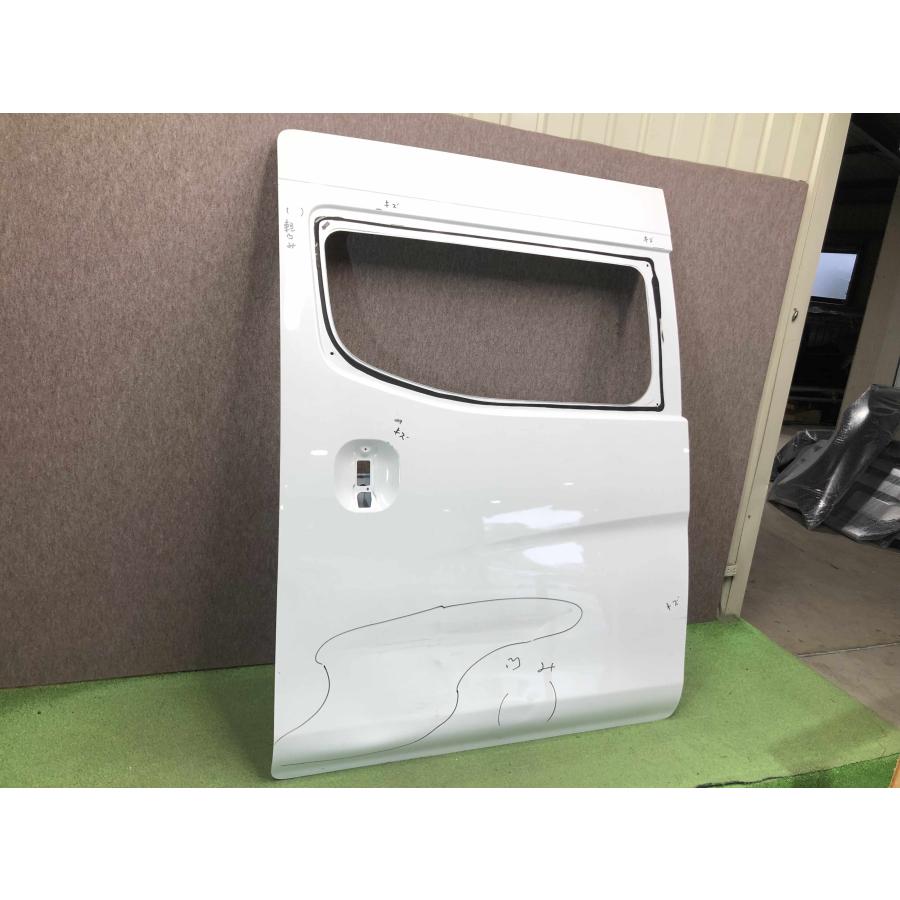 キャラバン E26 NV350 ハイルーフ リアドア スライドドア 左 : 拓海